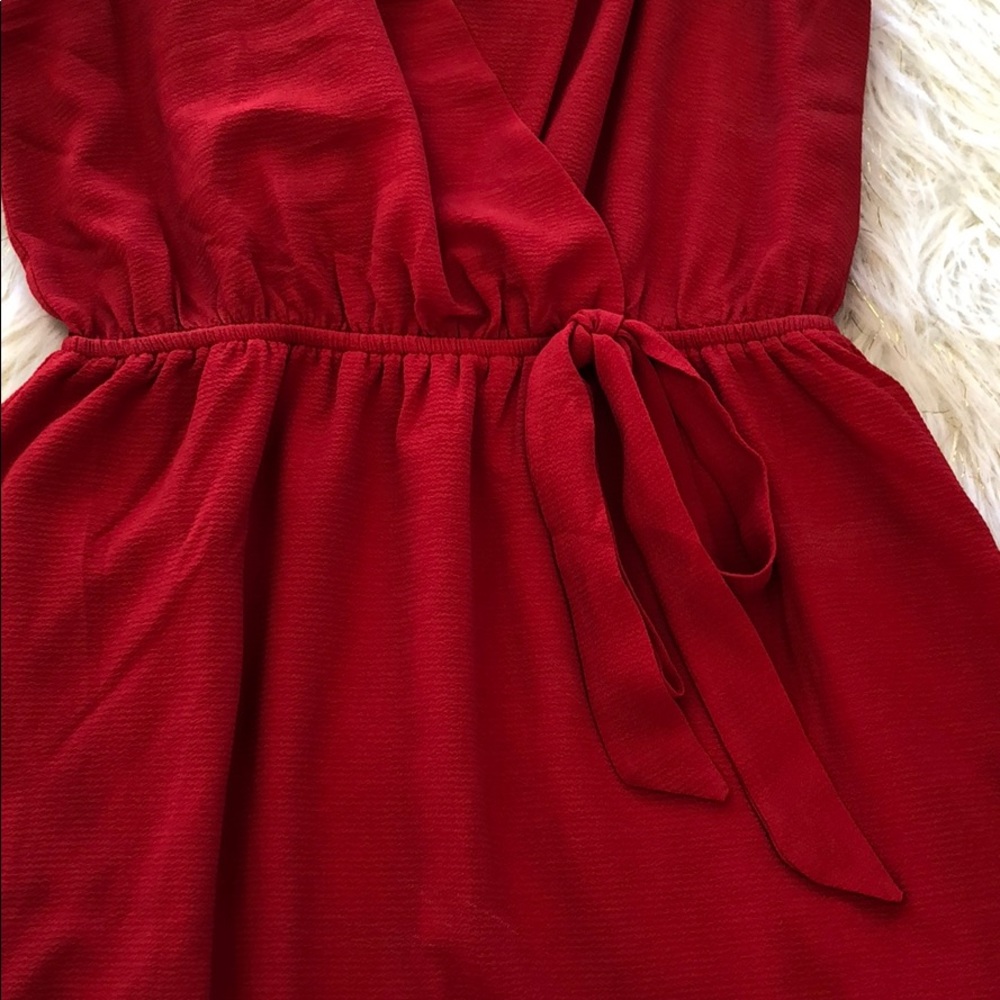 Red Sleeveless Dress with Cinched Waist and Bow - Picture 4 of 4